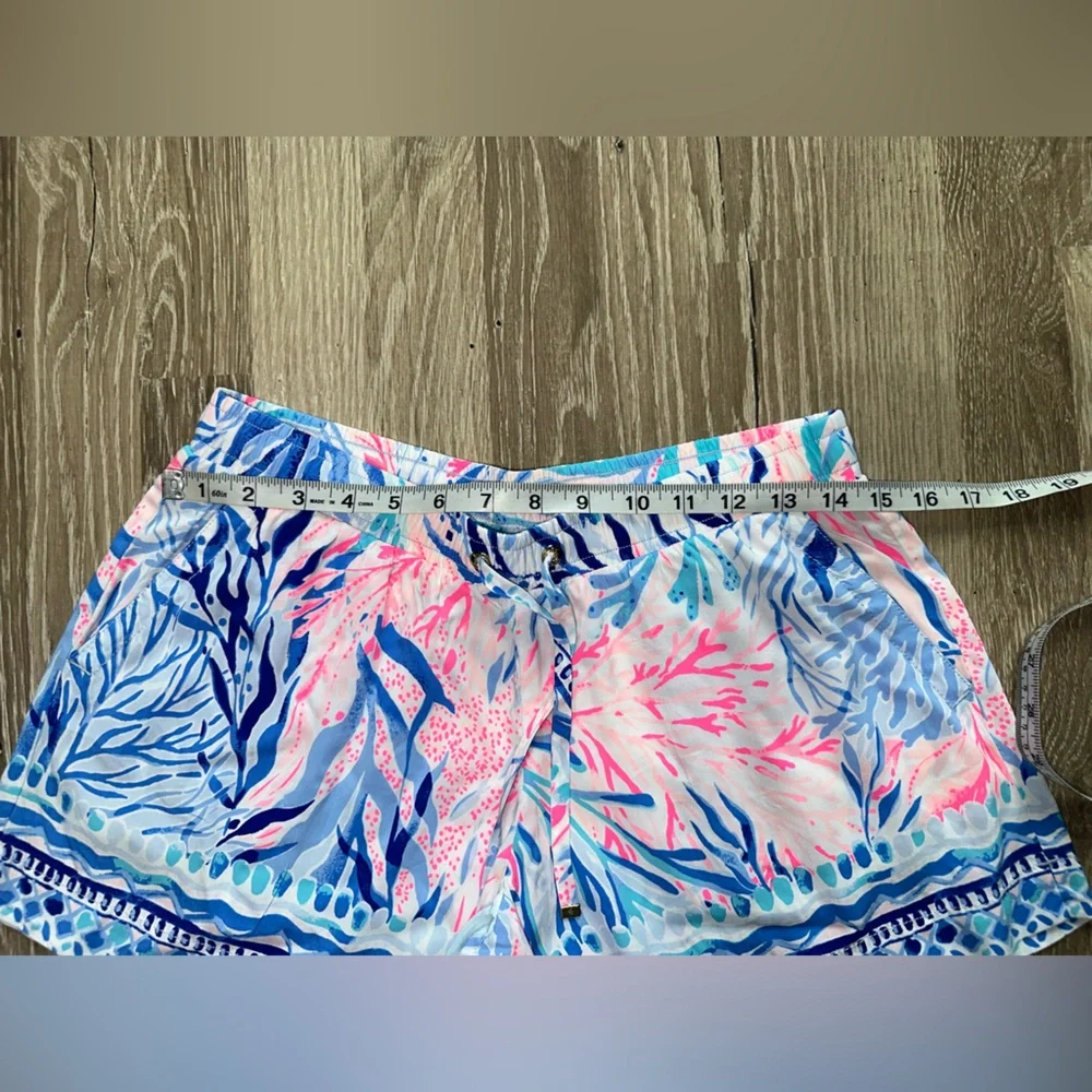 Lilly Pulitzer Katia Shorts - size Small - Picture 3 of 7